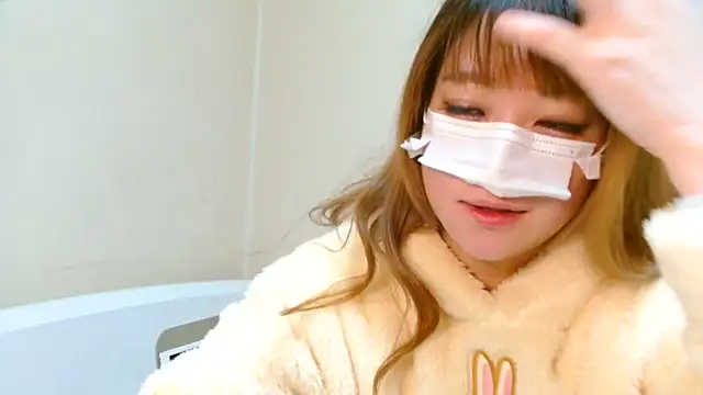 liliyRiSAcha-n online show from January 14, 2025, 1:49 pm