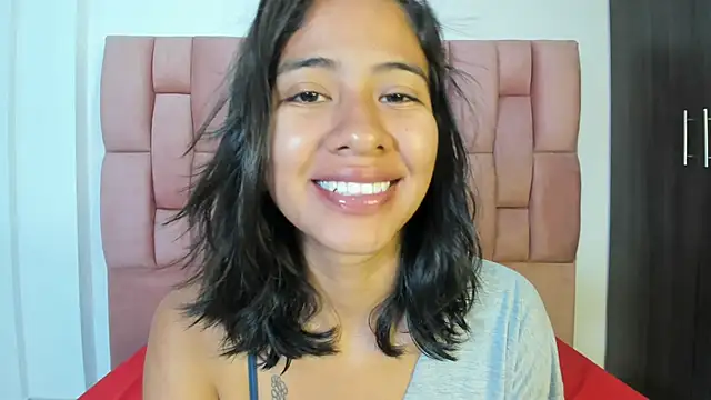 JuliKim  online show from September 25, 2025, 12:44 pm