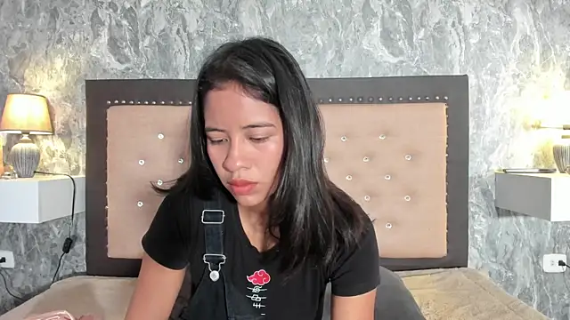 JuliKim  online show from February 9, 2026, 12:36 pm