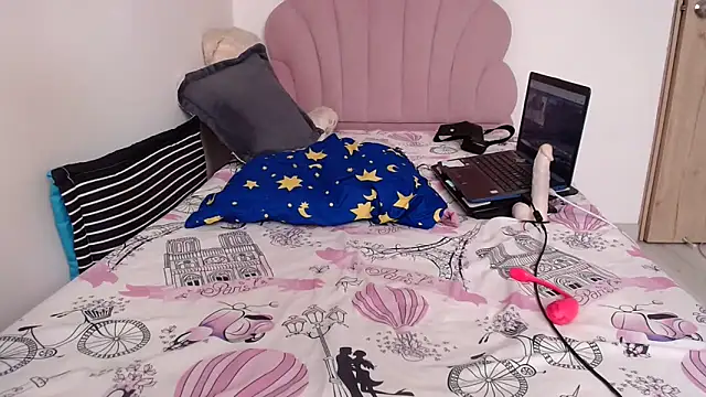 lady hot2xx online show from March 18, 2026, 2:19 pm