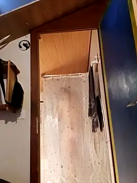 Snapshot of Cridere chatting on February 16, 2025, 10:54 am Cridere online show from February 16, 2025, 10:54 am