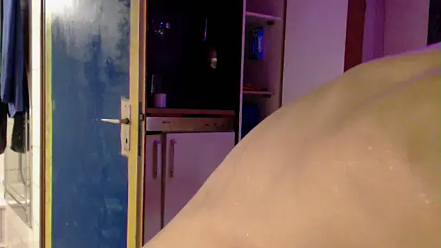 Snapshot of Cridere chatting on December 15, 2025, 3:51 pm Cridere online show from December 15, 2025, 3:51 pm