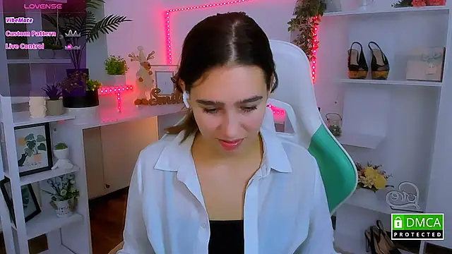  Eliizabeth  online show from December 19, 2025, 10:45 pm