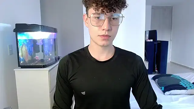 adrian morelly online show from October 25, 2025, 10:21 pm