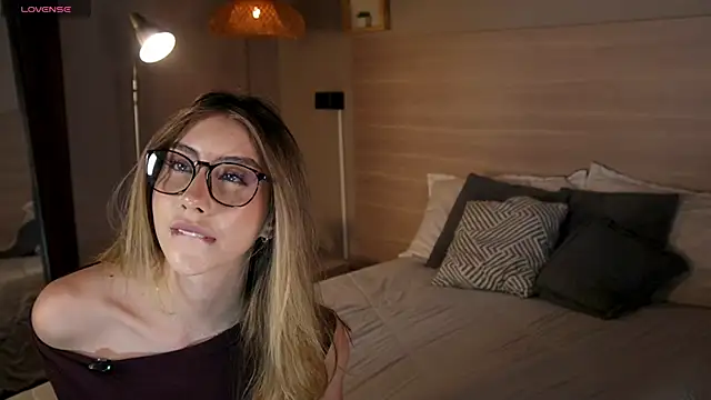 lua ferch   online show from April 15, 2026, 1:04 pm