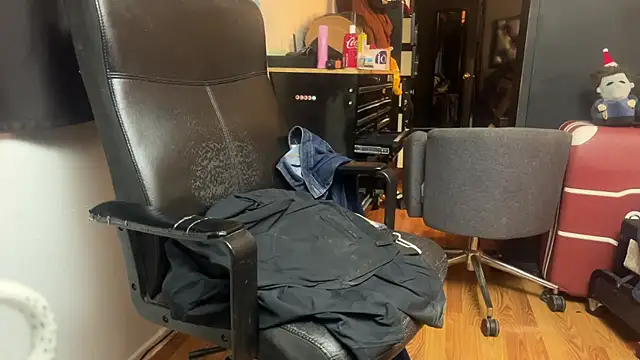 Snapshot of leanjamesdean chatting on December 15, 2025, 2:39 am leanjamesdean online show from December 15, 2025, 2:39 am