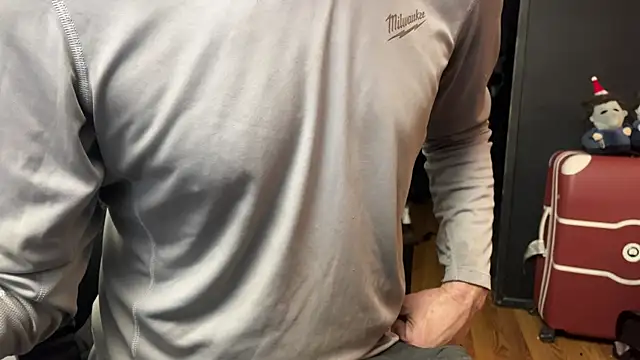 Snapshot of leanjamesdean chatting on December 17, 2025, 12:15 am leanjamesdean online show from December 17, 2025, 12:15 am