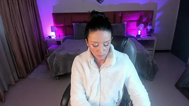 Snapshot of Kristen_Garner chatting on November 21, 2025, 9:25 pm Kristen Garner online show from November 21, 2025, 9:25 pm