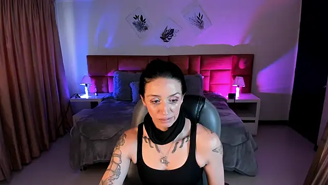 Snapshot of Kristen_Garner chatting on November 4, 2025, 7:39 pm Kristen Garner online show from November 4, 2025, 7:39 pm