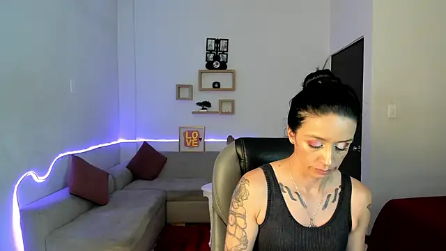 Snapshot of Kristen_Garner chatting on November 29, 2025, 8:31 pm Kristen Garner online show from November 29, 2025, 8:31 pm