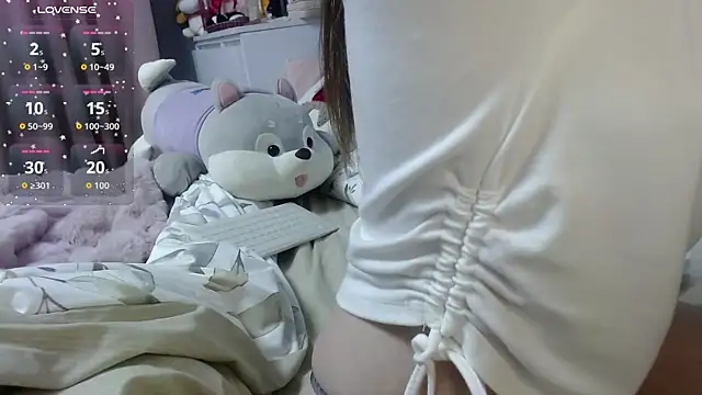 Snapshot of Viktoriiya_bald chatting on December 2, 2025, 1:06 am Viktoriiya bald online show from December 2, 2025, 1:06 am