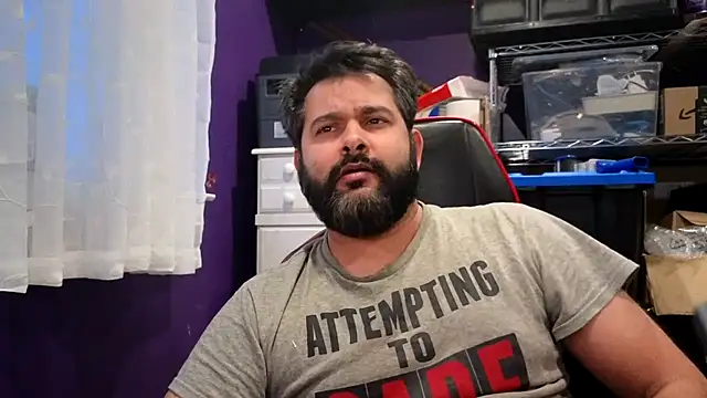 Snapshot of Sakhtlaundaz chatting on December 3, 2025, 9:25 pm Sakhtlaundaz online show from December 3, 2025, 9:25 pm