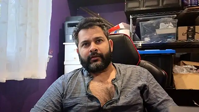 Snapshot of Sakhtlaundaz chatting on November 3, 2025, 2:09 pm Sakhtlaundaz online show from November 3, 2025, 2:09 pm