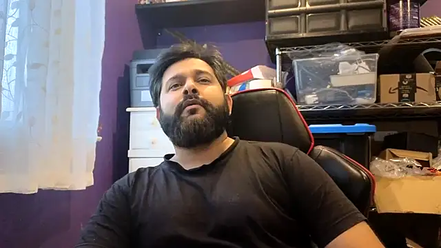 Snapshot of Sakhtlaundaz chatting on December 14, 2025, 8:47 pm Sakhtlaundaz online show from December 14, 2025, 8:47 pm