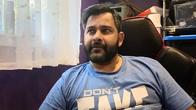 Snapshot of Sakhtlaundaz chatting on October 27, 2025, 1:23 pm Sakhtlaundaz online show from October 27, 2025, 1:23 pm