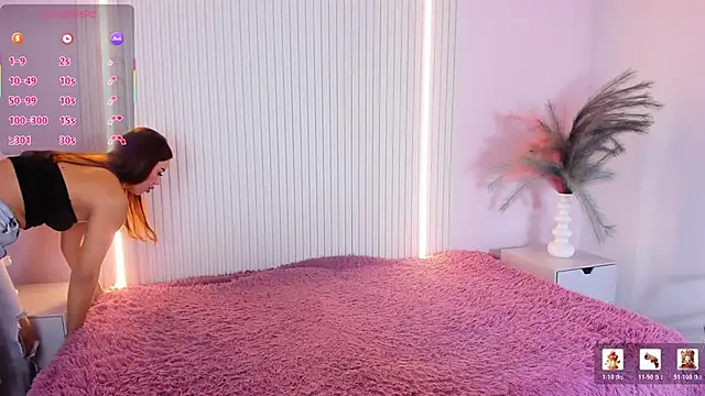 EmilyEvans7 online show from April 13, 2026, 7:40 pm