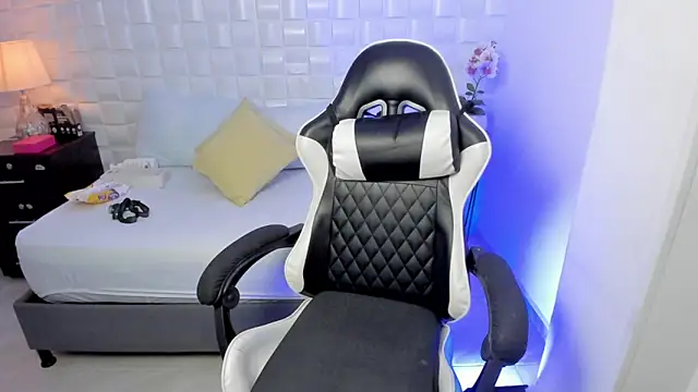 anny rouse24 online show from April 2, 2026, 2:30 am