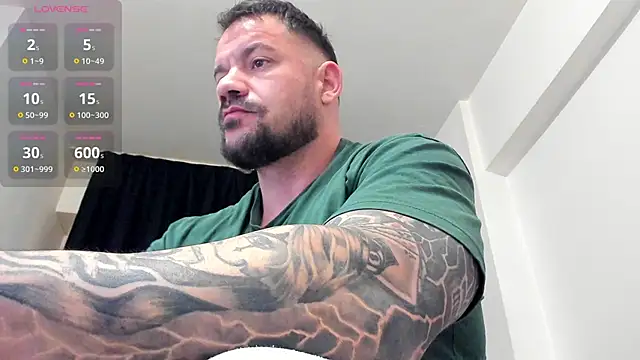 musclemonster31 online show from April 9, 2026, 1:17 pm