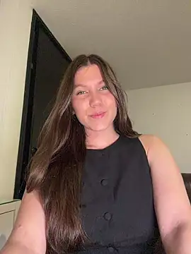 AmelieLaurent  online show from January 11, 2026, 4:30 am