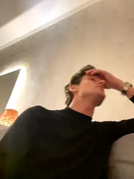 ETHAN MOORE online show from October 10, 2025, 3:02 pm