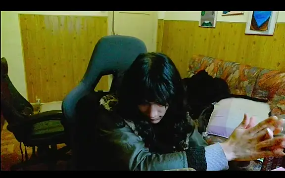 calliemaggotbone online show from December 15, 2025, 2:45 pm