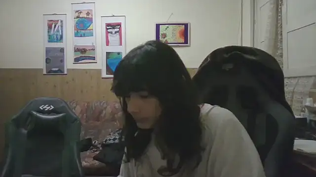 calliemaggotbone online show from November 28, 2025, 6:46 am