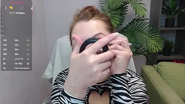 Snapshot of CutieGinger chatting on October 26, 2025, 2:50 pm CutieGinger online show from October 26, 2025, 2:50 pm