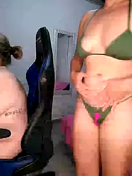 Snapshot of Rafaelayamazaki chatting on January 12, 2025, 12:49 am Rafaelayamazaki online show from January 12, 2025, 12:49 am