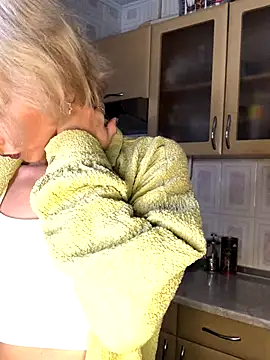 Kristina03 online show from November 12, 2025, 9:29 pm