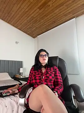 adriana71 online show from February 3, 2026, 7:02 am