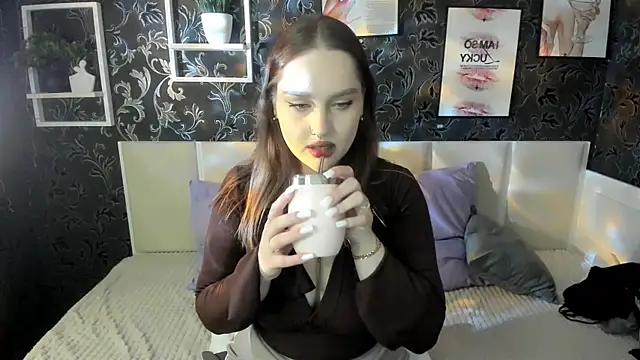 SofiaLovelyC online show from May 8, 2026, 6:06 am