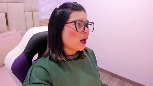 Snapshot of PauletteJ chatting on October 16, 2025, 11:51 am PauletteJ online show from October 16, 2025, 11:51 am