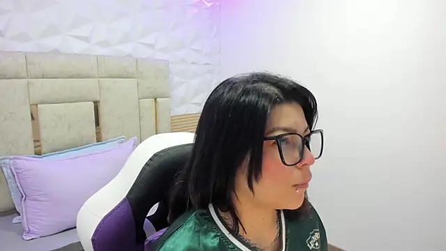 Snapshot of PauletteJ chatting on December 16, 2025, 11:47 am PauletteJ online show from December 16, 2025, 11:47 am