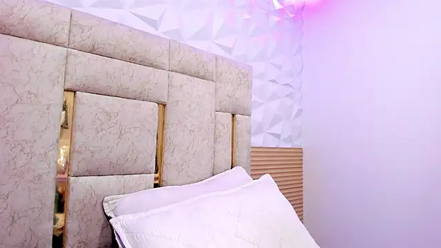 Snapshot of PauletteJ chatting on March 20, 2025, 11:49 am PauletteJ online show from March 20, 2025, 11:49 am