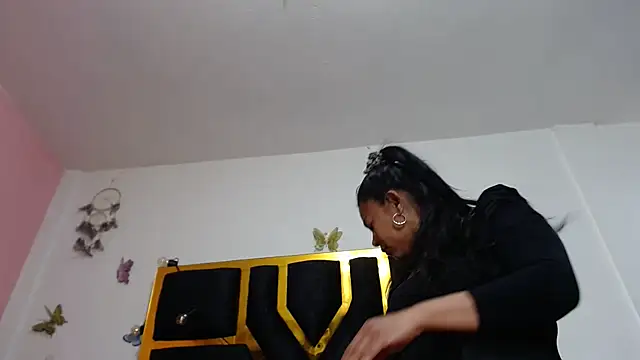 Helennahot online show from March 14, 2025, 6:29 pm