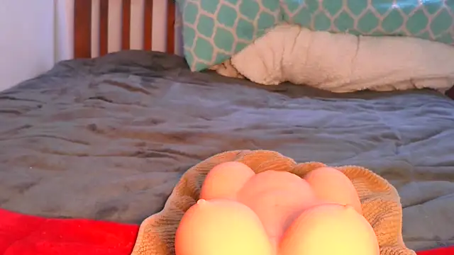 Snapshot of Carolinayoungin chatting on March 18, 2025, 9:32 pm Carolinayoungin online show from March 18, 2025, 9:32 pm