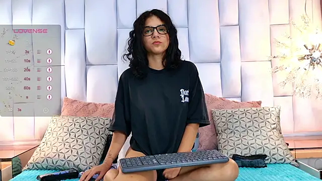 Snapshot of Iris_Ross_ chatting on November 28, 2025, 11:32 am Iris Ross online show from November 28, 2025, 11:32 am