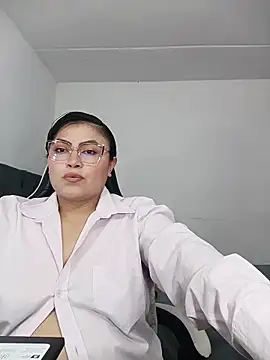 Snapshot of KathieBurning chatting on February 18, 2026, 9:44 pm KathieBurning online show from February 18, 2026, 9:44 pm