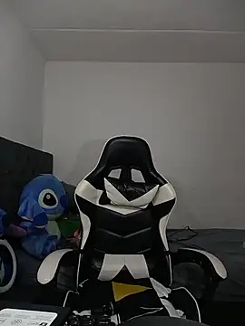 KathieBurning online show from December 5, 2025, 7:01 pm