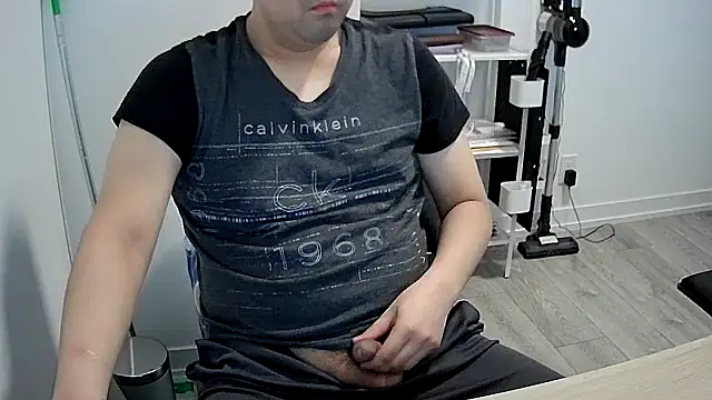 Koreanboy171 online show from May 15, 2026, 3:26 am