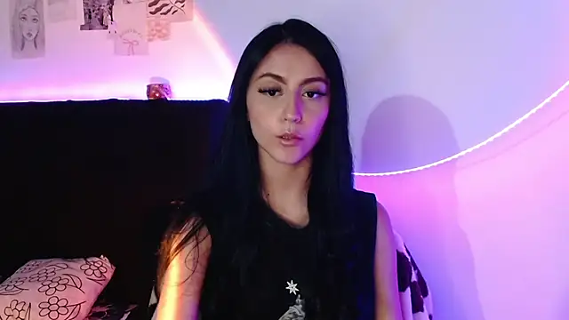 Coralinnee  online show from January 3, 2025, 6:55 am