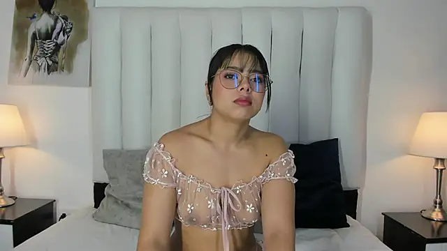 Snapshot of Violet_queen20 chatting on September 24, 2025, 6:47 pm Violet queen20 online show from September 24, 2025, 6:47 pm