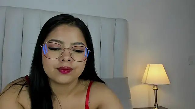 Snapshot of Violet_queen20 chatting on February 15, 2025, 11:28 am Violet queen20 online show from February 15, 2025, 11:28 am