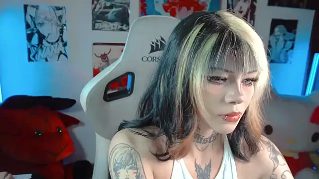 Snapshot of Deadly_Doll chatting on October 10, 2025, 10:54 pm Deadly Doll online show from October 10, 2025, 10:54 pm