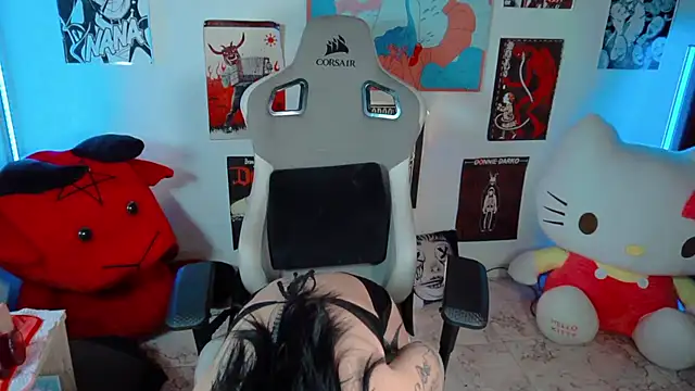 Snapshot of Deadly_Doll chatting on December 4, 2025, 9:36 pm Deadly Doll online show from December 4, 2025, 9:36 pm