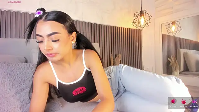 SHANONCLARK online show from November 22, 2025, 6:07 pm