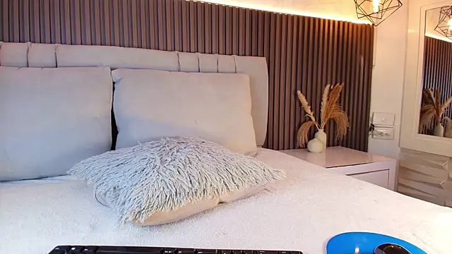 Snapshot of SHANONCLARK chatting on December 21, 2025, 11:01 am SHANONCLARK online show from December 21, 2025, 11:01 am