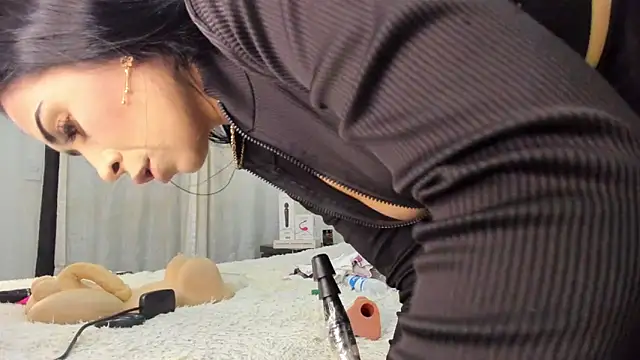 Snapshot of AntonelaNeri chatting on October 22, 2025, 1:21 pm AntonelaNeri online show from October 22, 2025, 1:21 pm