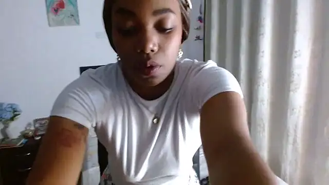 Snapshot of bhritany_brow chatting on September 30, 2025, 10:16 pm bhritany brow online show from September 30, 2025, 10:16 pm