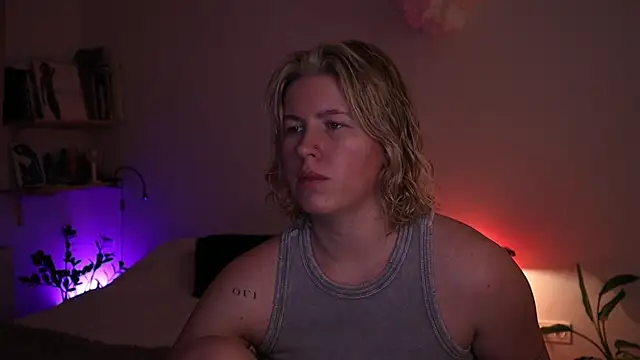 Snapshot of moonamii chatting on December 16, 2025, 6:23 pm moonamii online show from December 16, 2025, 6:23 pm